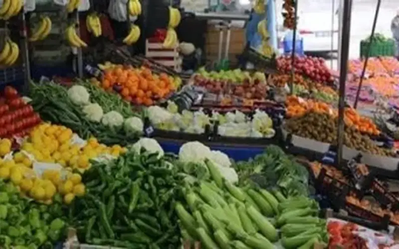 أسعار الخضروات والفاكهة والدواجن بالفيوم اليوم السبت